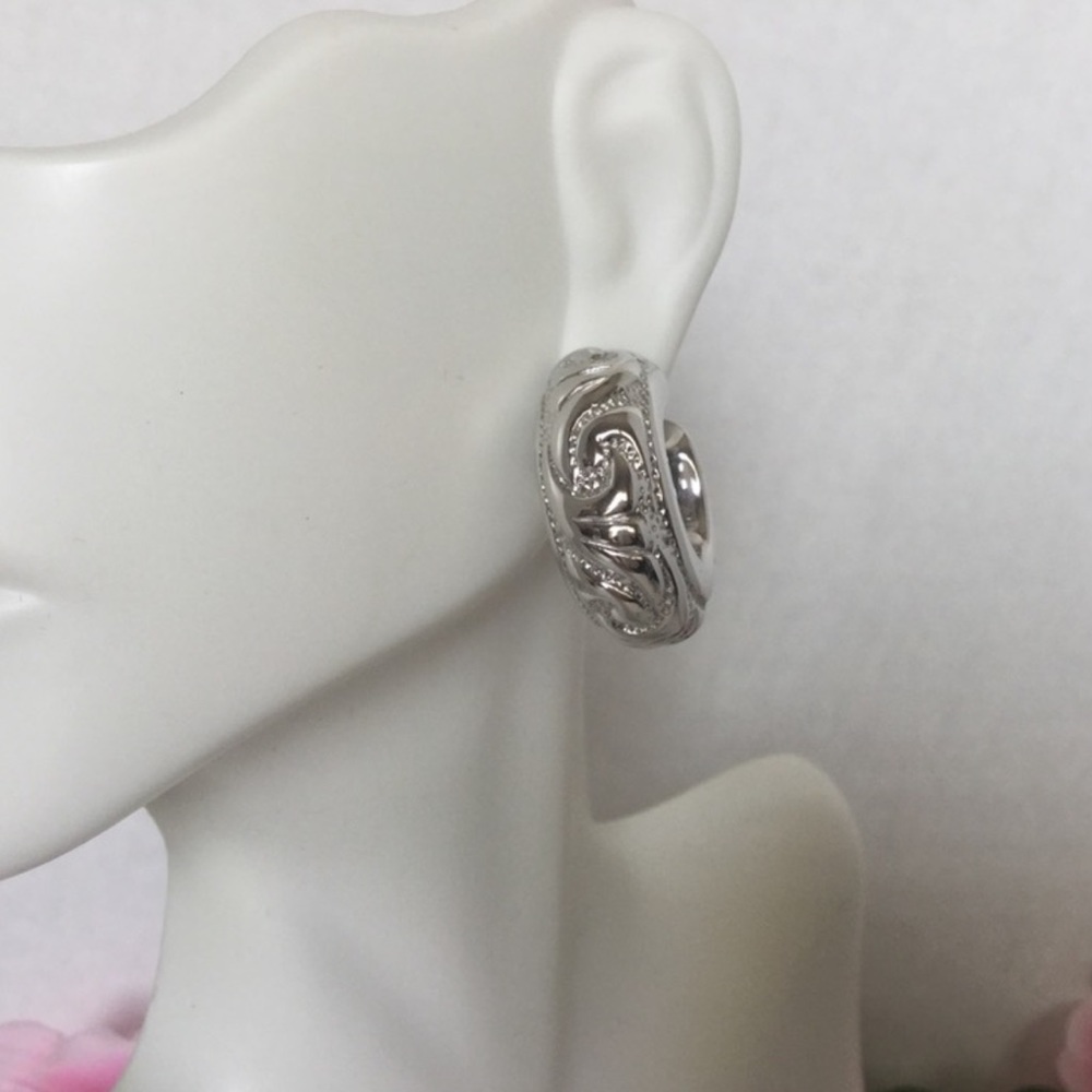 18k GOLD HOOP EARRINGS